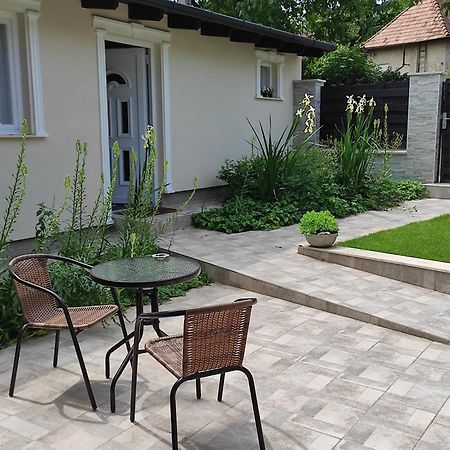 Garden Home Törökbálint Eksteriør billede