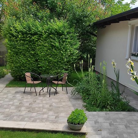 Garden Home Törökbálint Eksteriør billede